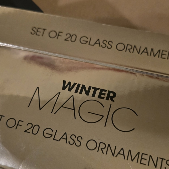 17 glass Christmas ornaments very hard to find. Will come on the original box. - Picture 6 of 7